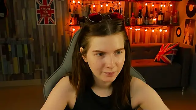 Snapshot of AliceRisinka chatting on 7, 3, 2025 AliceRisinka online show from 7, 3, 2025