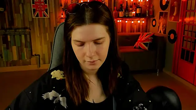 Snapshot of AliceRisinka chatting on 9, 3, 2025 AliceRisinka online show from 9, 3, 2025
