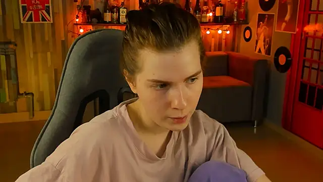 Snapshot of AliceRisinka chatting on 15, 3, 2025 AliceRisinka online show from 15, 3, 2025