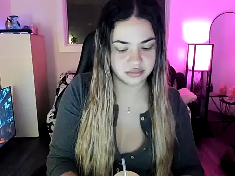 MelSaunders online show from 30, 11, 2025