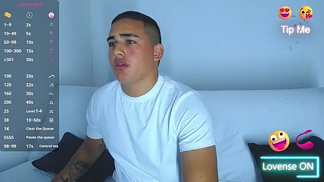 Latino Junge online show from 9, 1, 2025