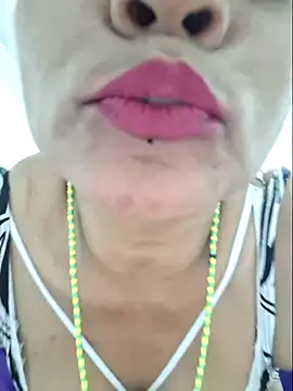 gatadeojosclaros online show from 15, 4, 2026