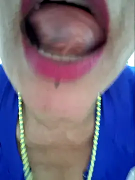 gatadeojosclaros online show from 17, 4, 2026