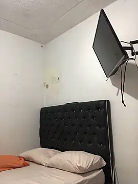 BrianaHazel online show from 18, 5, 2026