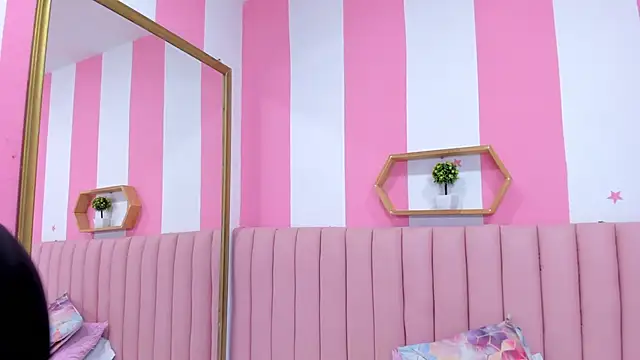 ISABELLA 020 online show from 20, 3, 2025