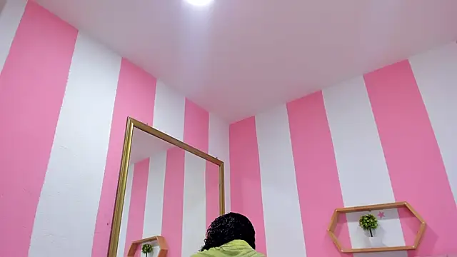 ISABELLA 020 online show from 24, 9, 2025