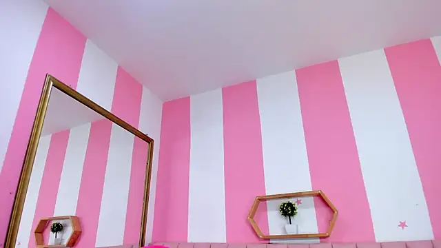 ISABELLA 020 online show from 13, 4, 2026