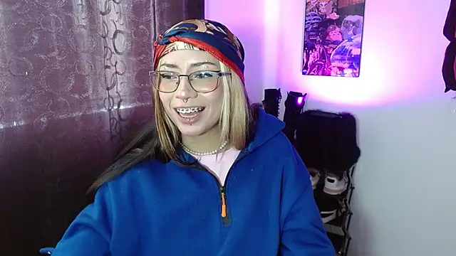 Snapshot of squirt_charlott chatting on 11, 10, 2025 squirt charlott online show from 11, 10, 2025