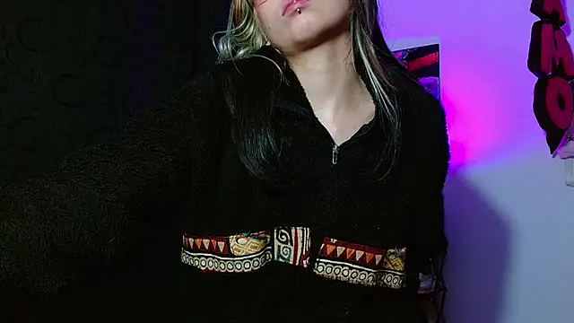 Snapshot of squirt_charlott chatting on 21, 10, 2025 squirt charlott online show from 21, 10, 2025