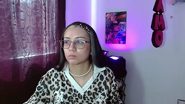 Snapshot of squirt_charlott chatting on 24, 10, 2025 squirt charlott online show from 24, 10, 2025