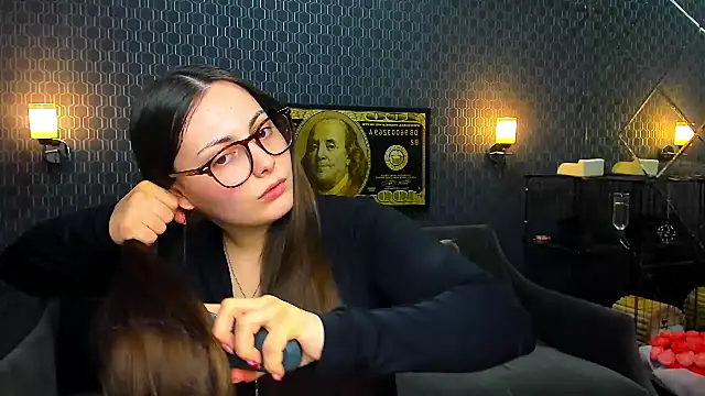 Snapshot of _extraterrestrial_ chatting on 4, 11, 2025 extraterrestrial online show from 4, 11, 2025