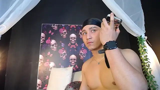 Snapshot of francesco_evan chatting on 10, 1, 2025 francesco evan online show from 10, 1, 2025