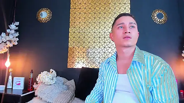 Snapshot of francesco_evan chatting on 18, 3, 2025 francesco evan online show from 18, 3, 2025