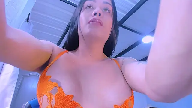 Snapshot of LatinVenuz chatting on 28, 10, 2025 LatinVenuz online show from 28, 10, 2025