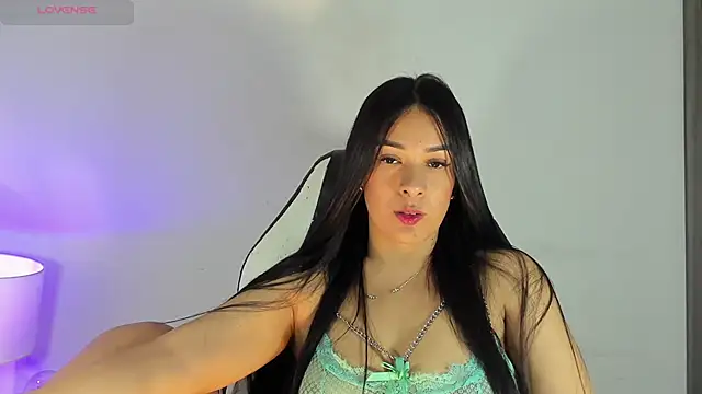 Snapshot of bella_hadid1_ chatting on 5, 12, 2024 bella hadid1  online show from 5, 12, 2024