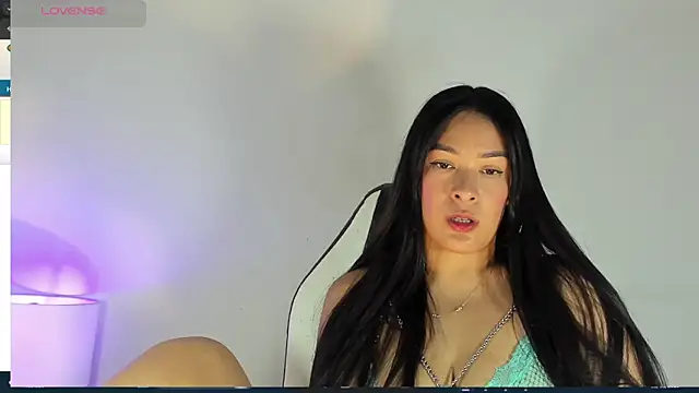 Snapshot of bella_hadid1_ chatting on 22, 2, 2025 bella hadid1  online show from 22, 2, 2025