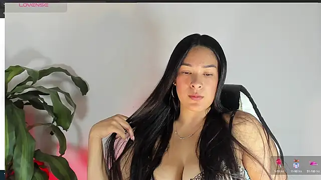 Snapshot of bella_hadid1_ chatting on 17, 3, 2025 bella hadid1  online show from 17, 3, 2025