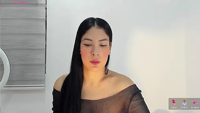 Snapshot of bella_hadid1_ chatting on 12, 11, 2025 bella hadid1 online show from 12, 11, 2025