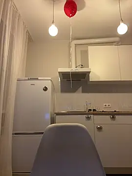 Eva Weyne online show from 11, 4, 2026