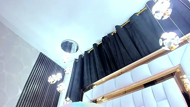 SarayRoyse online show from 6, 3, 2025