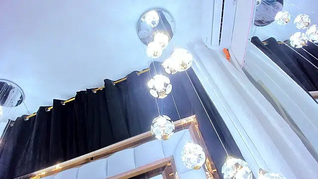 SarayRoyse online show from 2, 12, 2025