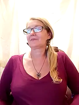 Snapshot of irinamaux chatting on 31, 1, 2025 irinamaux online show from 31, 1, 2025