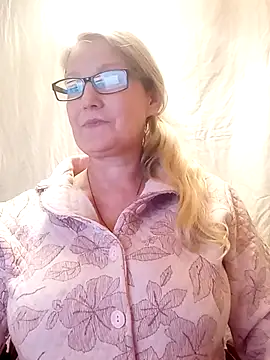 Snapshot of irinamaux chatting on 4, 2, 2025 irinamaux online show from 4, 2, 2025