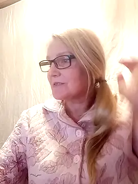 Snapshot of irinamaux chatting on 5, 2, 2025 irinamaux online show from 5, 2, 2025