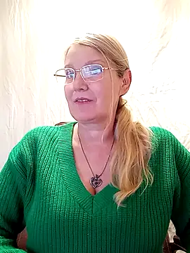 Snapshot of irinamaux chatting on 8, 2, 2025 irinamaux online show from 8, 2, 2025