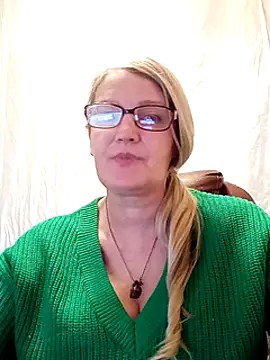 Snapshot of irinamaux chatting on 8, 2, 2025 irinamaux online show from 8, 2, 2025