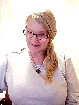 Snapshot of irinamaux chatting on 9, 2, 2025 irinamaux online show from 9, 2, 2025