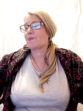 Snapshot of irinamaux chatting on 9, 2, 2025 irinamaux online show from 9, 2, 2025