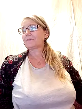 Snapshot of irinamaux chatting on 12, 2, 2025 irinamaux online show from 12, 2, 2025