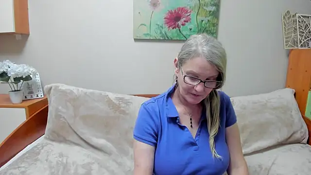 Snapshot of irinamaux chatting on 15, 2, 2025 irinamaux online show from 15, 2, 2025