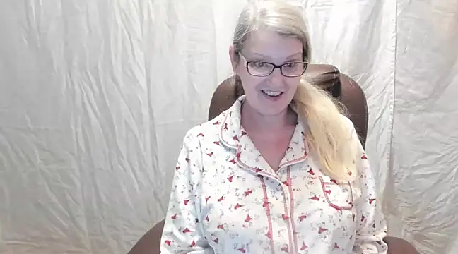 Snapshot of irinamaux chatting on 19, 2, 2025 irinamaux online show from 19, 2, 2025