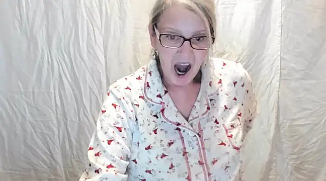 Snapshot of irinamaux chatting on 19, 2, 2025 irinamaux online show from 19, 2, 2025