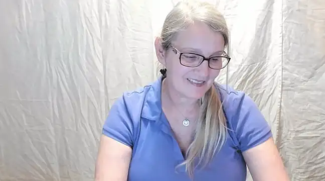 Snapshot of irinamaux chatting on 20, 2, 2025 irinamaux online show from 20, 2, 2025