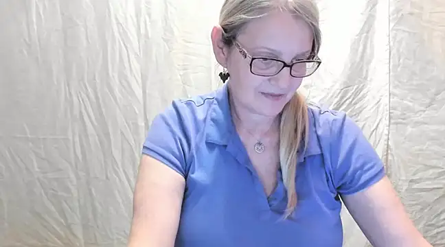 Snapshot of irinamaux chatting on 20, 2, 2025 irinamaux online show from 20, 2, 2025