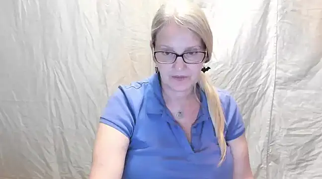 Snapshot of irinamaux chatting on 21, 2, 2025 irinamaux online show from 21, 2, 2025