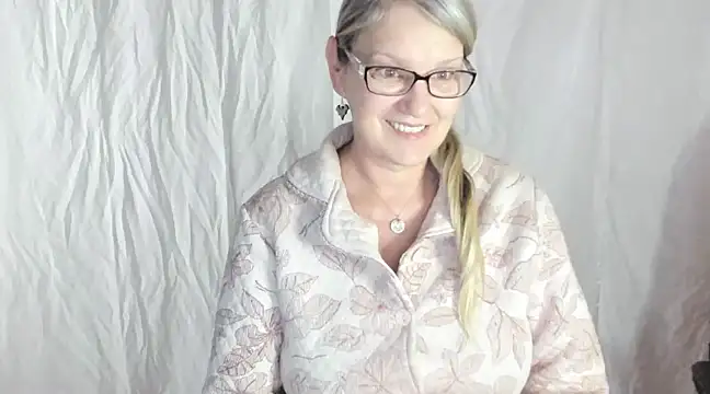 Snapshot of irinamaux chatting on 22, 2, 2025 irinamaux online show from 22, 2, 2025
