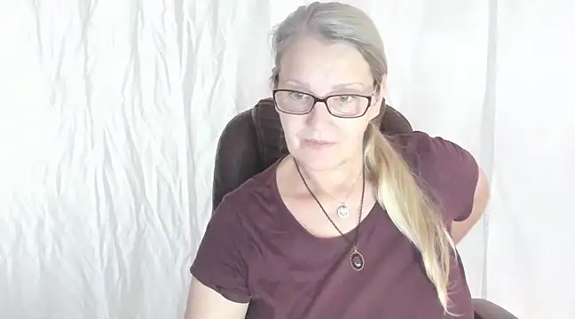 Snapshot of irinamaux chatting on 23, 2, 2025 irinamaux online show from 23, 2, 2025