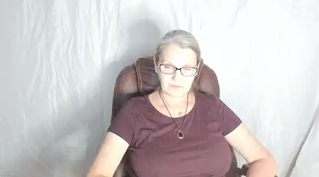 Snapshot of irinamaux chatting on 23, 2, 2025 irinamaux online show from 23, 2, 2025