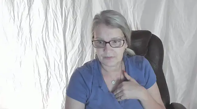 Snapshot of irinamaux chatting on 25, 2, 2025 irinamaux online show from 25, 2, 2025