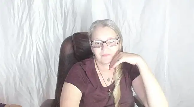 Snapshot of irinamaux chatting on 27, 2, 2025 irinamaux online show from 27, 2, 2025