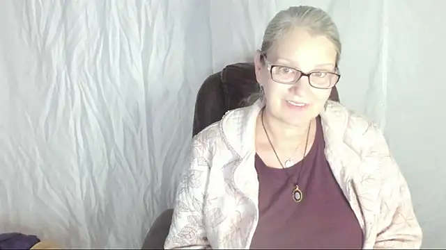 Snapshot of irinamaux chatting on 28, 2, 2025 irinamaux online show from 28, 2, 2025