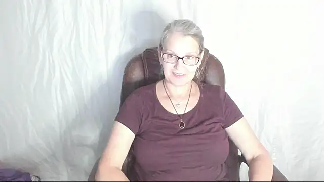 Snapshot of irinamaux chatting on 28, 2, 2025 irinamaux online show from 28, 2, 2025