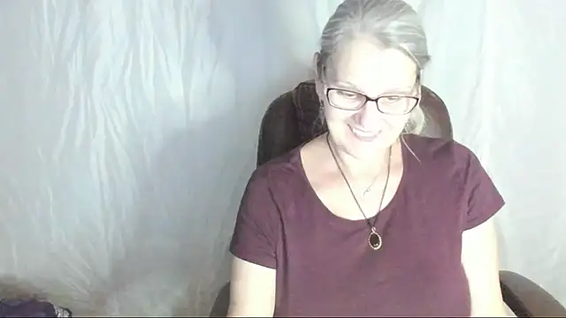 Snapshot of irinamaux chatting on 28, 2, 2025 irinamaux online show from 28, 2, 2025