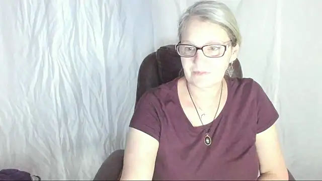 Snapshot of irinamaux chatting on 1, 3, 2025 irinamaux online show from 1, 3, 2025