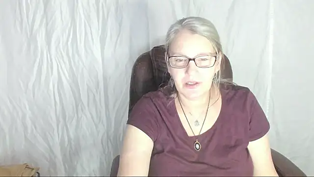 Snapshot of irinamaux chatting on 1, 3, 2025 irinamaux online show from 1, 3, 2025