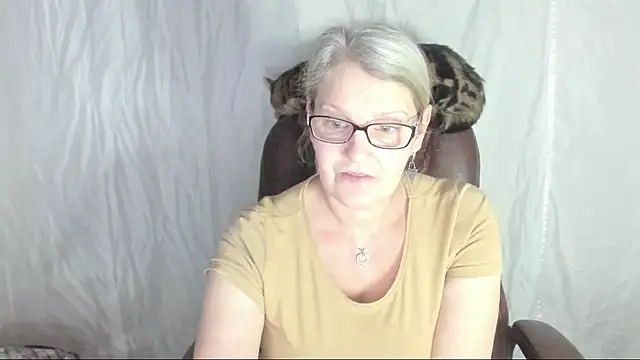 Snapshot of irinamaux chatting on 5, 3, 2025 irinamaux online show from 5, 3, 2025